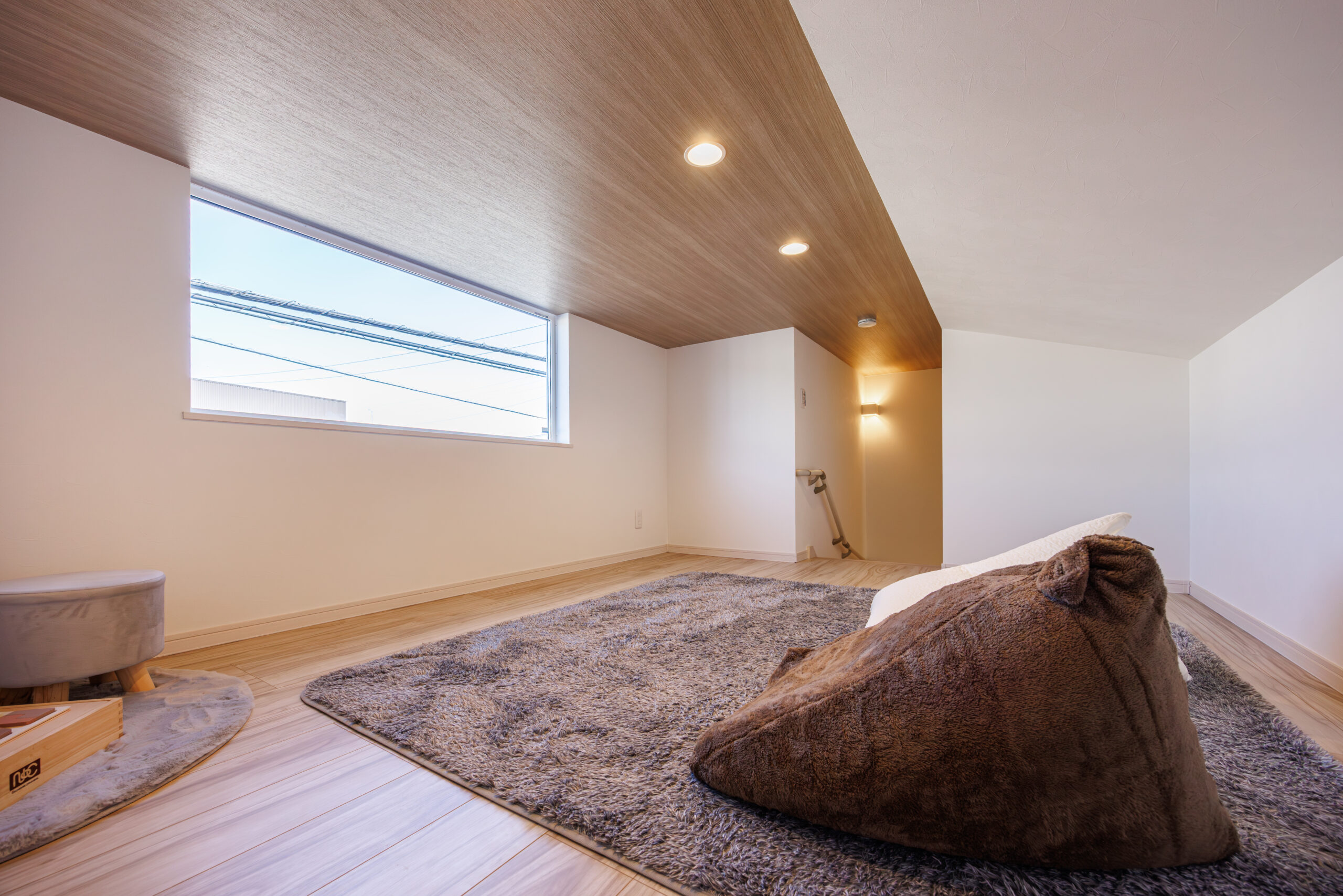 広々とした小屋裏部屋